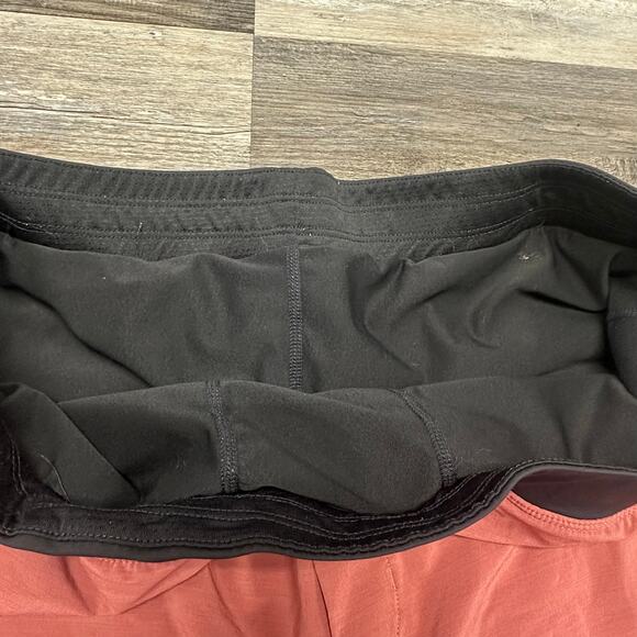 Fabletics Salmon Red Mens 33x7 Training Shorts Activewear Sporty Zip‎ Pockets - Picture 3 of 8